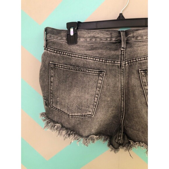 WE THE FREE DENIM SHORTS BUTTON FLY 30 / 10 DARK BLACK JEAN DISTRESSED RAW - Picture 6 of 14